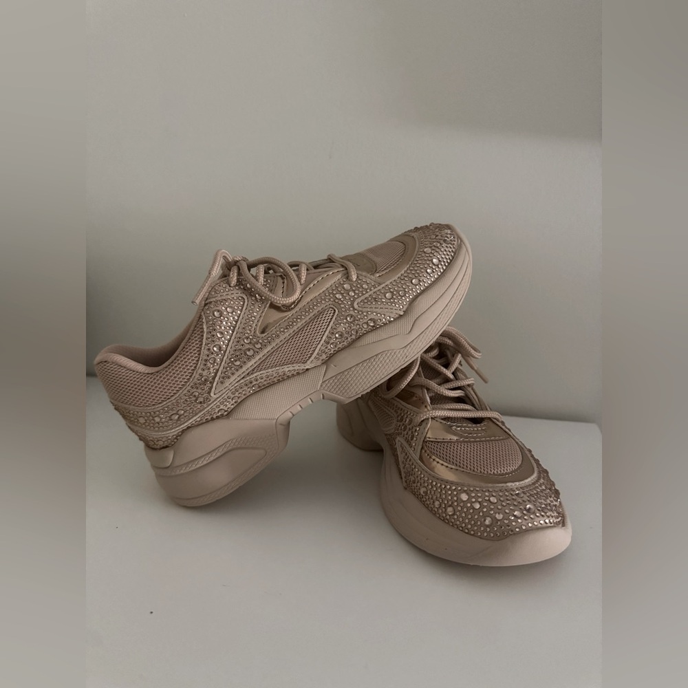 Women or  big girl shoes size:6